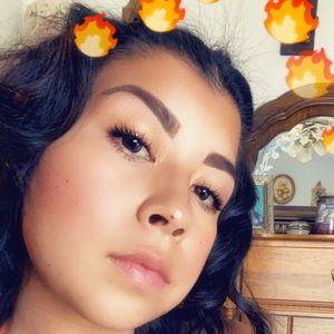 Meet your Posher, Alicia